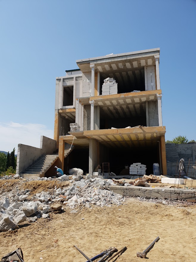 500 M² 4+1  3 Katlı Villa