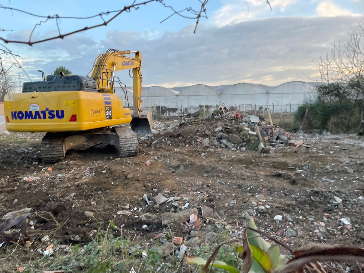2400 M² Dükkan ve Ofisler